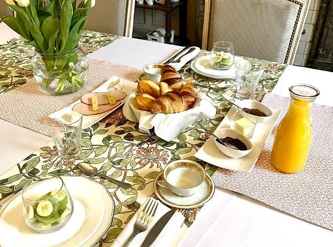 Le Manoir Des Doyens Bed and breakfast