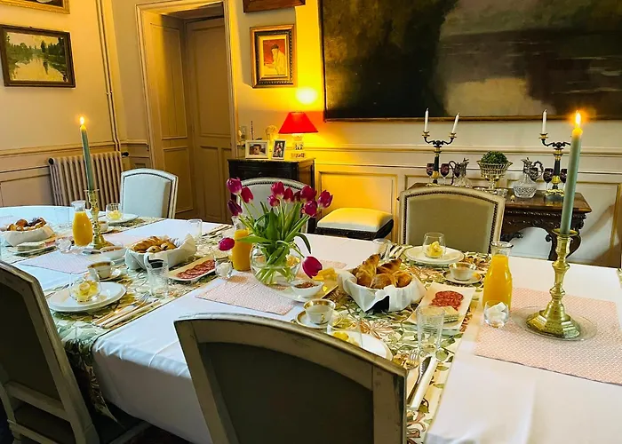 Le Manoir Des Doyens Bed and breakfast